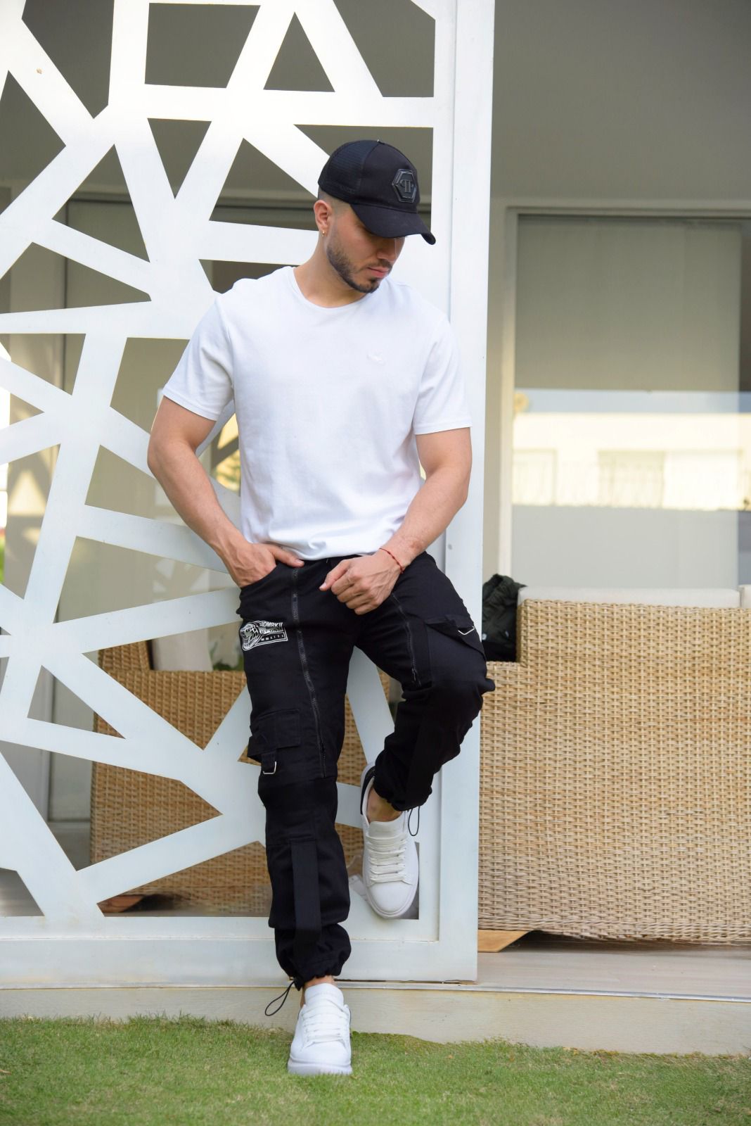 JOGGER CARGO NEGRO - ESTAMPADO PREMIUM REF- 2074